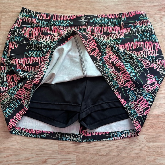 Slazenger Black Skort with Colorful Swirls Size 10 - Picture 2 of 6
